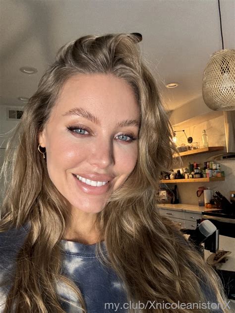 xnicoleanistonx